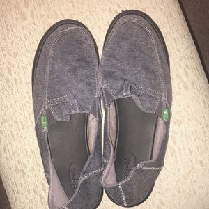 Gently loved grey sanuks